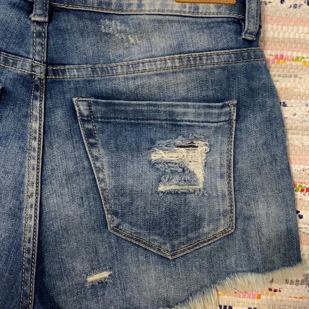 BLANK NYC Cut Off Shorts size 26 - Picture 8 of 12